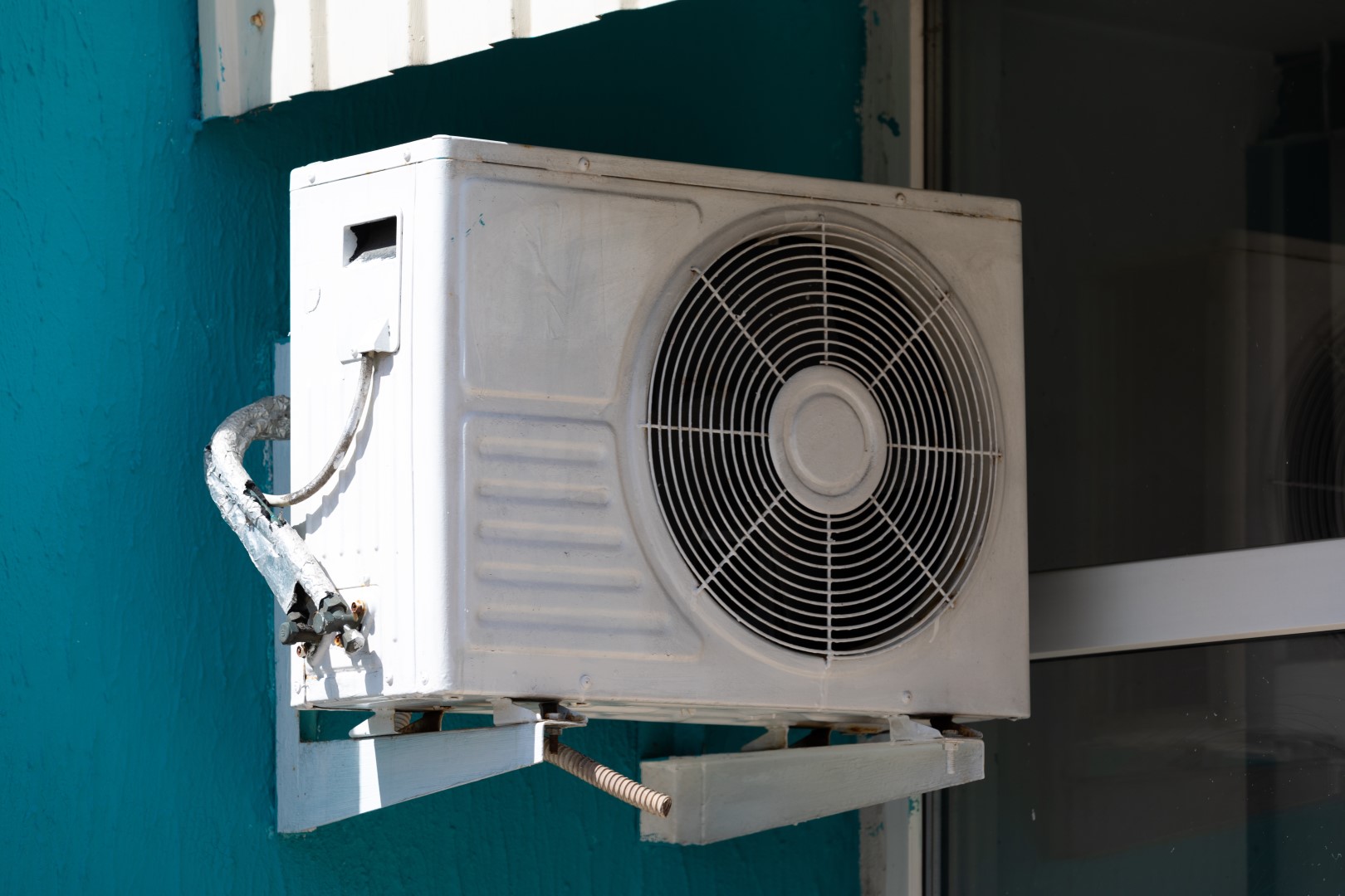 outdoor air conditioning unit outside the building 2026 01 08 05 18 10 utc Large