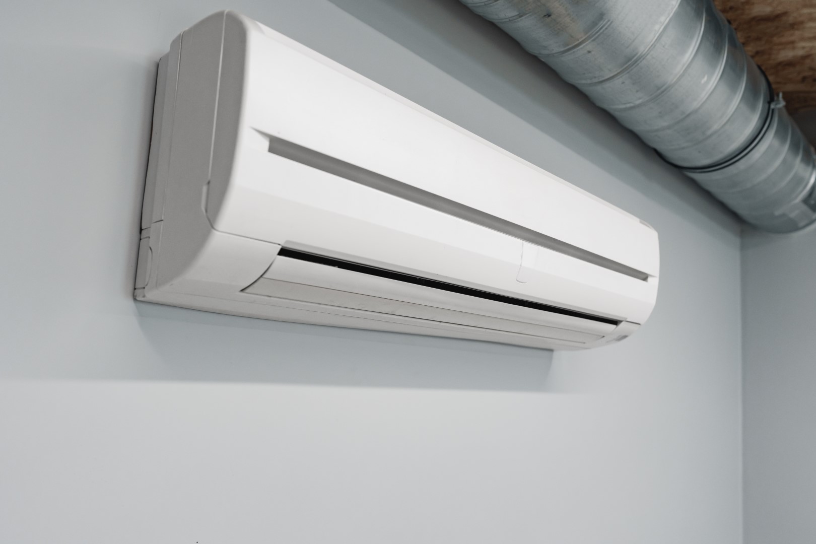 wall mounted air conditioner unit with metal duct 2026 03 24 00 08 04 utc Large